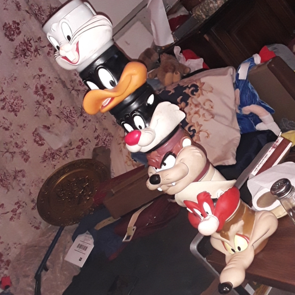 Warner brothers character mugs Selling set